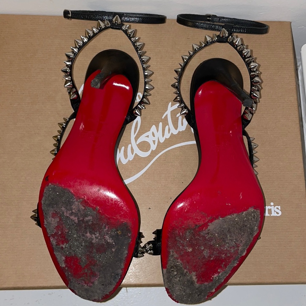 Christian Louboutin - Picture 3 of 7